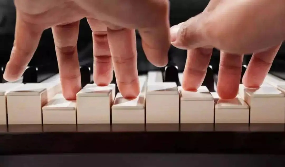 趣談鋼琴觸鍵手指的角度